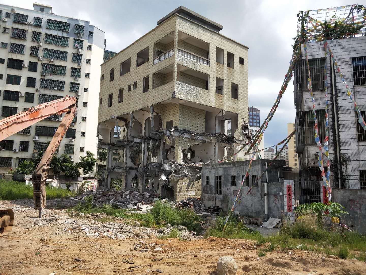 用?？谧钆；剡w房來形容