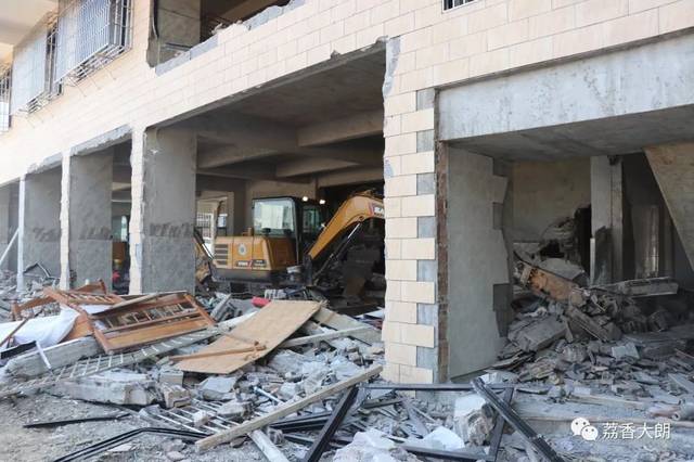 這般高層住宅的違章建筑執行爆破拆除